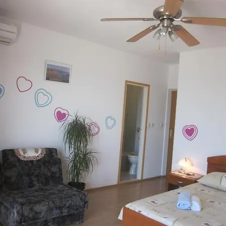Gostinjska kuća In With Sea View, Terrace, Air Conditioning, Wi-fi